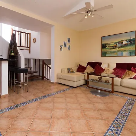 Holiday Casa Magdalena بيت للعطل بالم مار